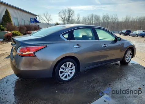2015 Nissan Altima 2.5 из США, поврежденный, VIN 1N4AL3AP8FN375404